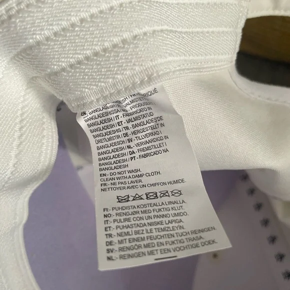 Original Penguin Cream Cap with Green Embroidery - Picture 5 of 6